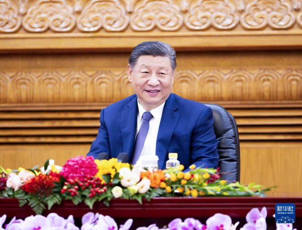 习近平会见出席中国国际友好大会暨中国人民对外友好协会成立70周年纪念活动外方嘉宾1.png